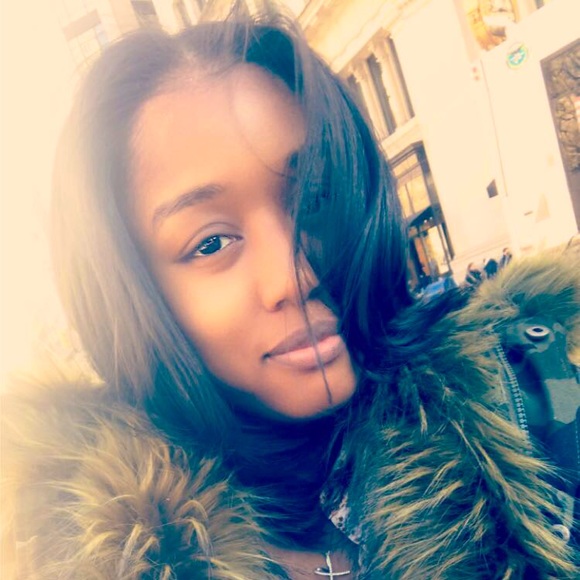 Meet your Posher, Tailene 🧡 - Picture 3 of 3